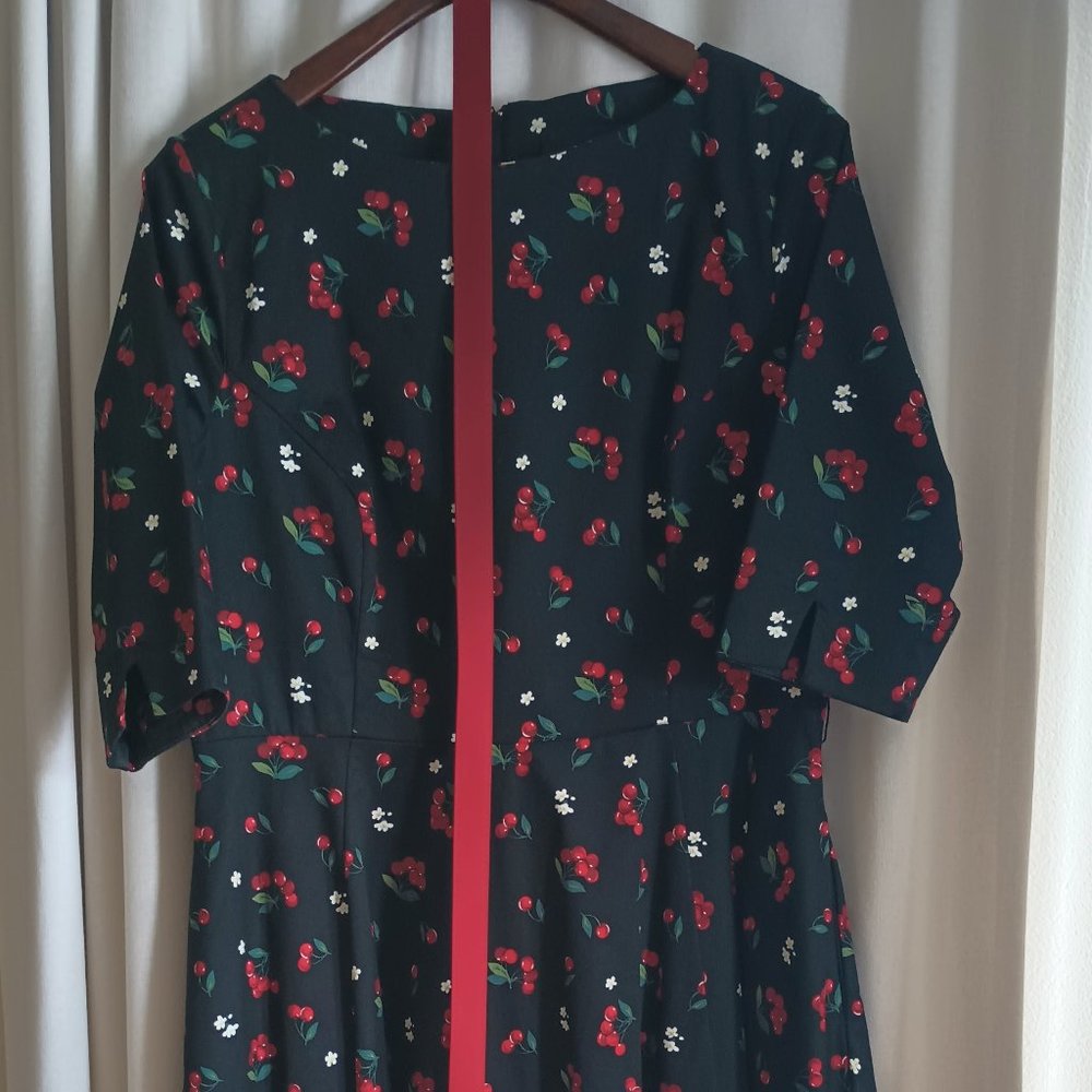 Collectif Suzanne swing dress black cherry print size UK 18